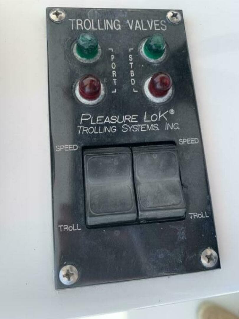 2000 Viking 50 Convertible Sportfish