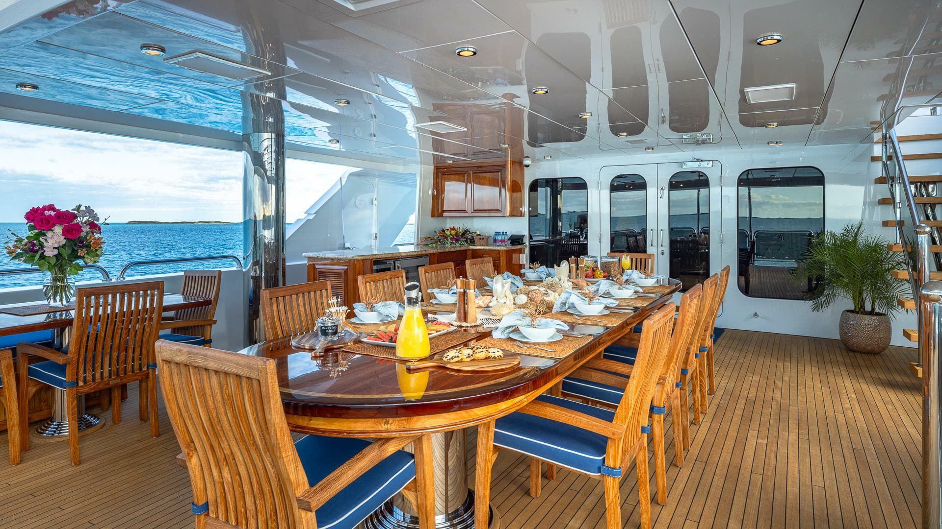 Bridge Deck Aft Dining
