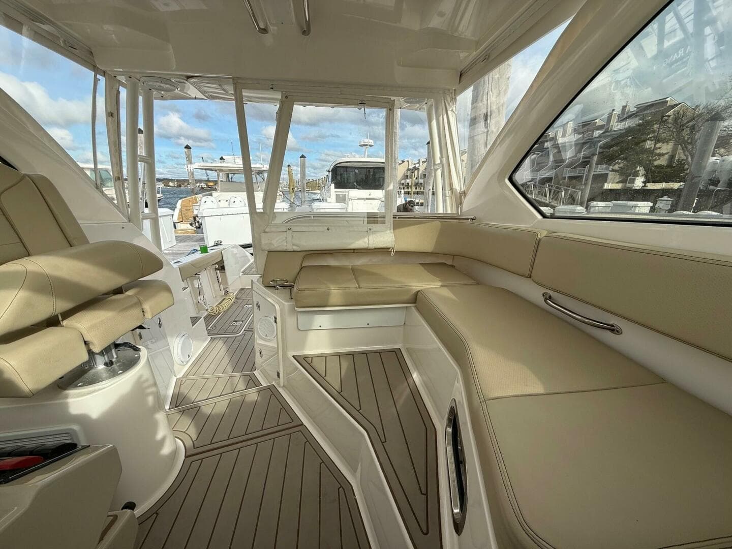 2017 Pursuit OS 325 Offshore