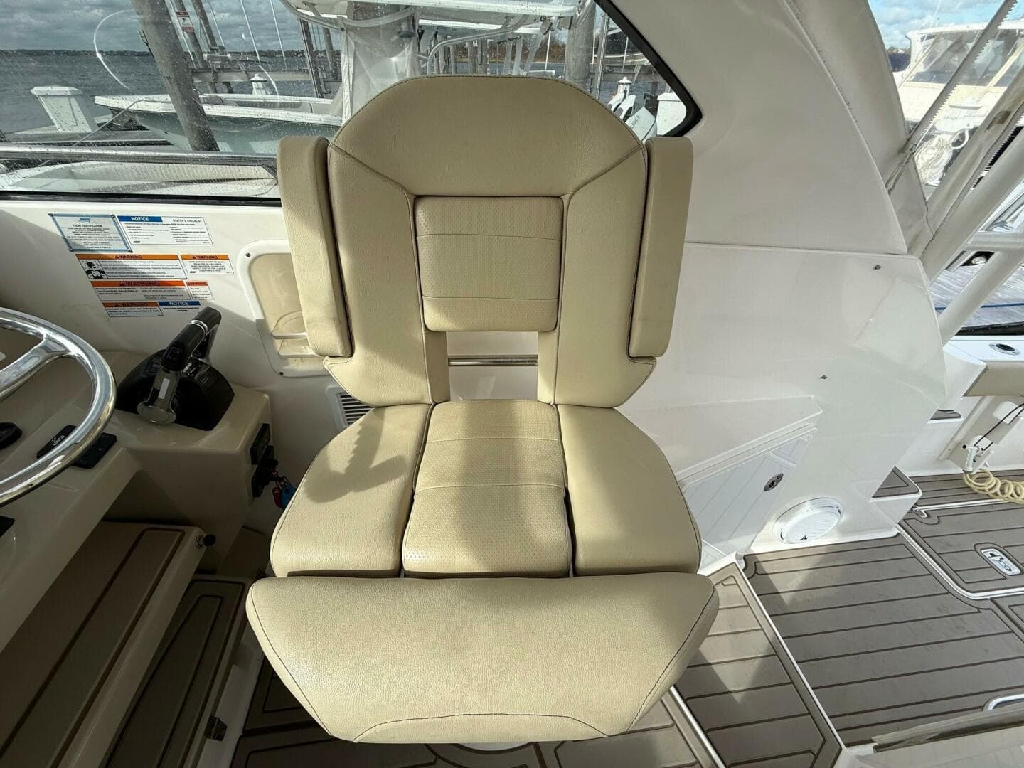 2017 Pursuit OS 325 Offshore