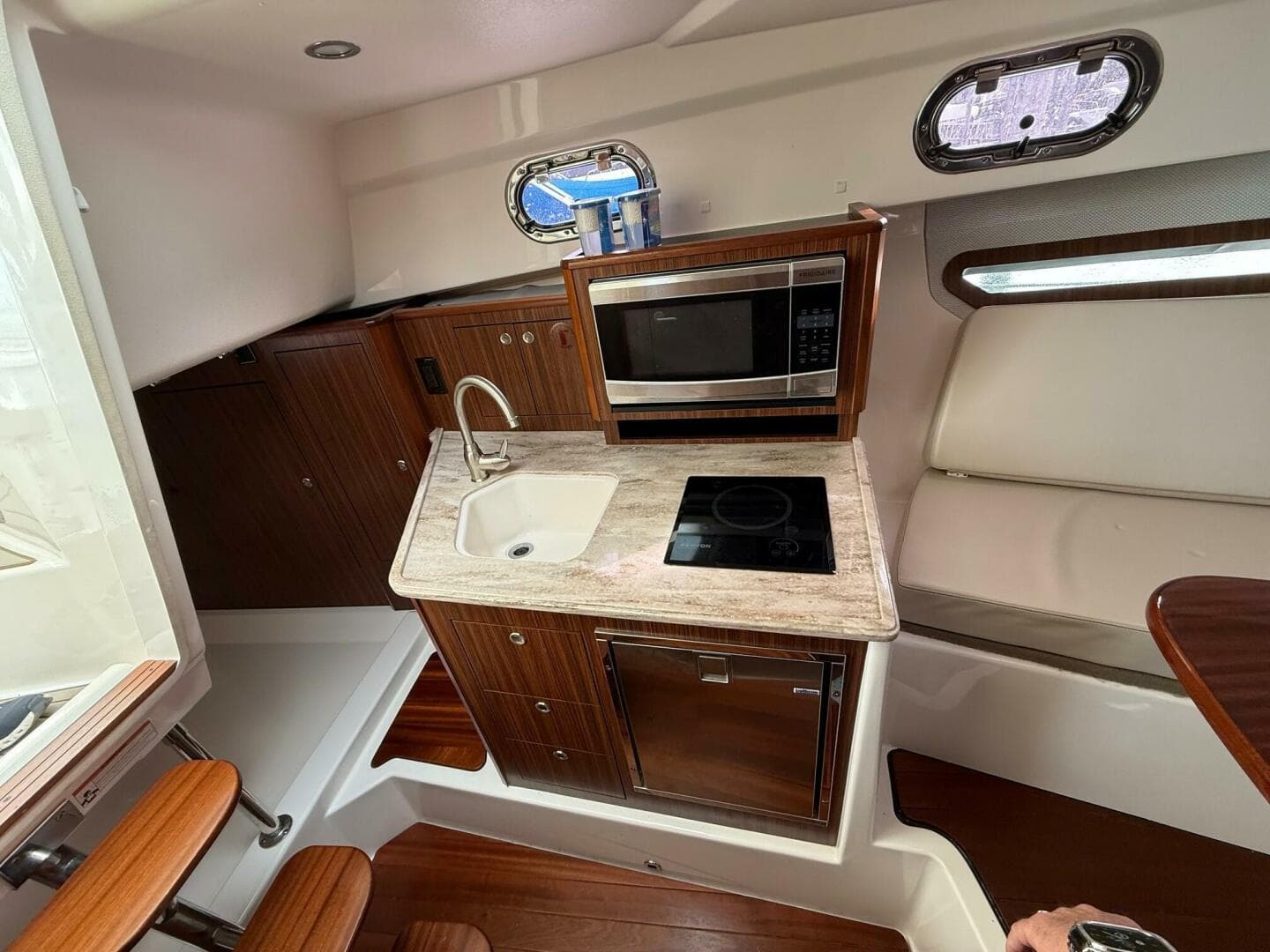 2017 Pursuit OS 325 Offshore