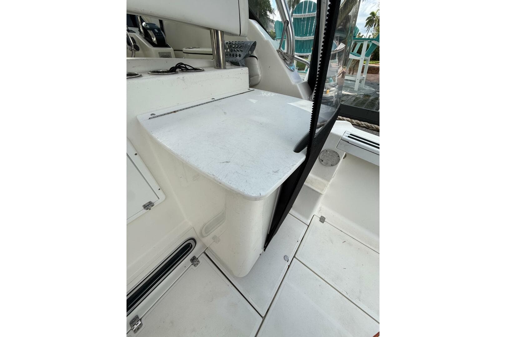 2002 Wellcraft 290 Coastal boat interior with seating and storage compartments.