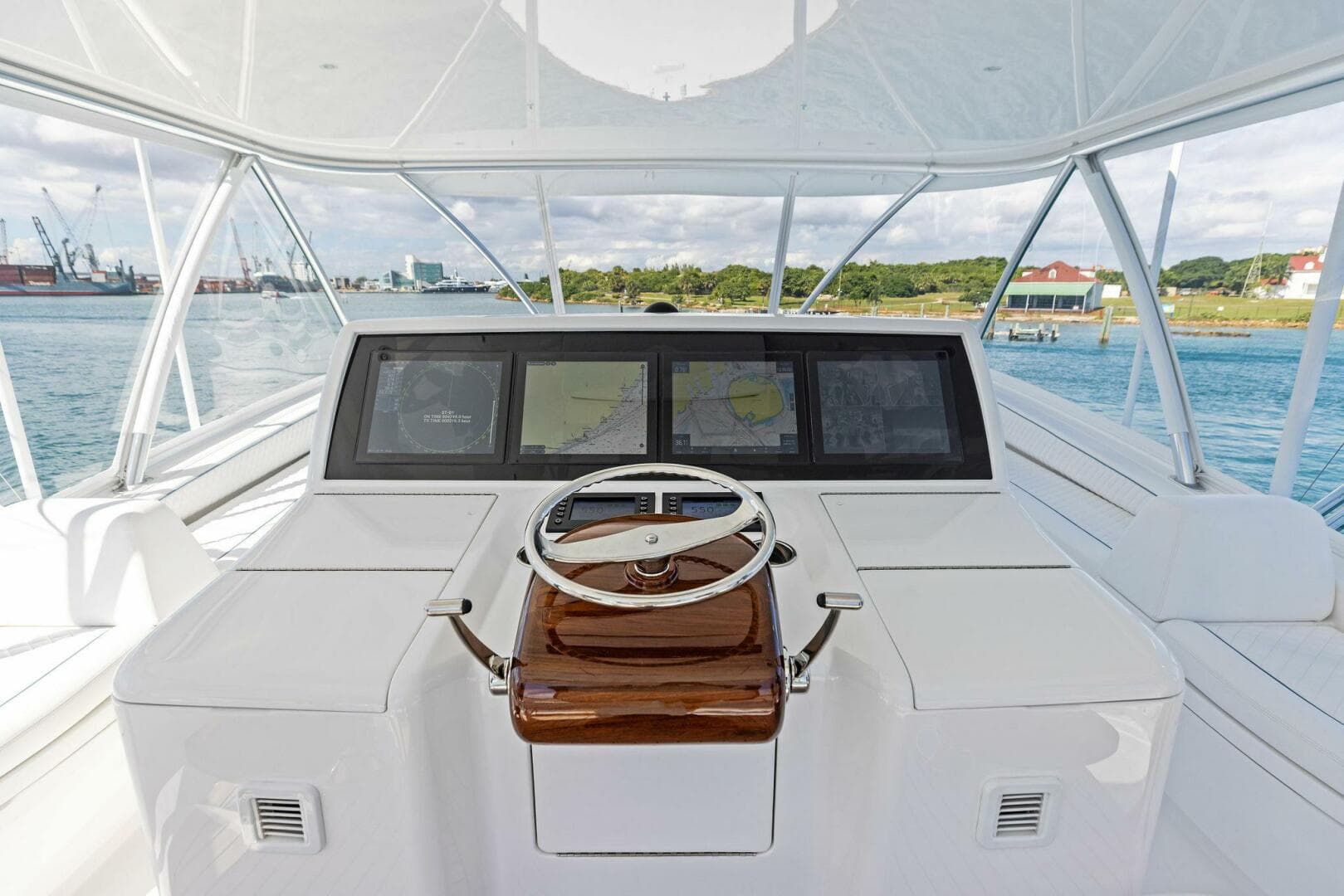 2026 Viking 82 Convertible- TEAM HARVEY I- Helm