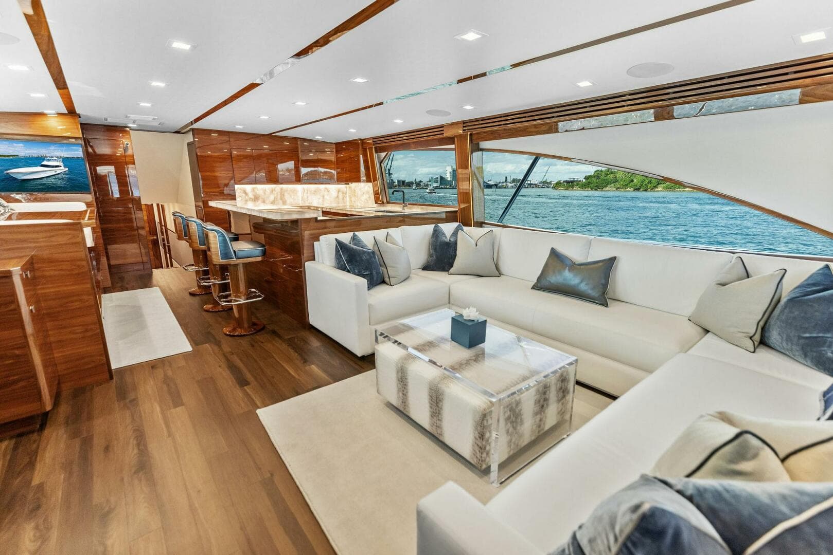 2026 Viking 82 Convertible- TEAM HARVEY I- Salon