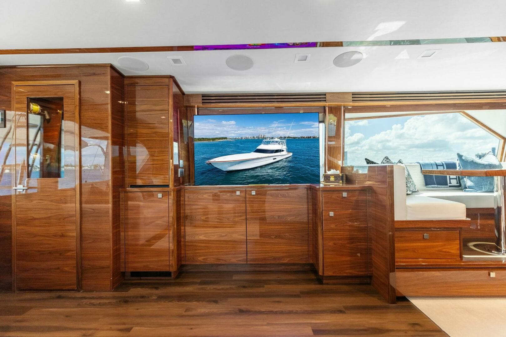 2026 Viking 82 Convertible- TEAM HARVEY I- Salon