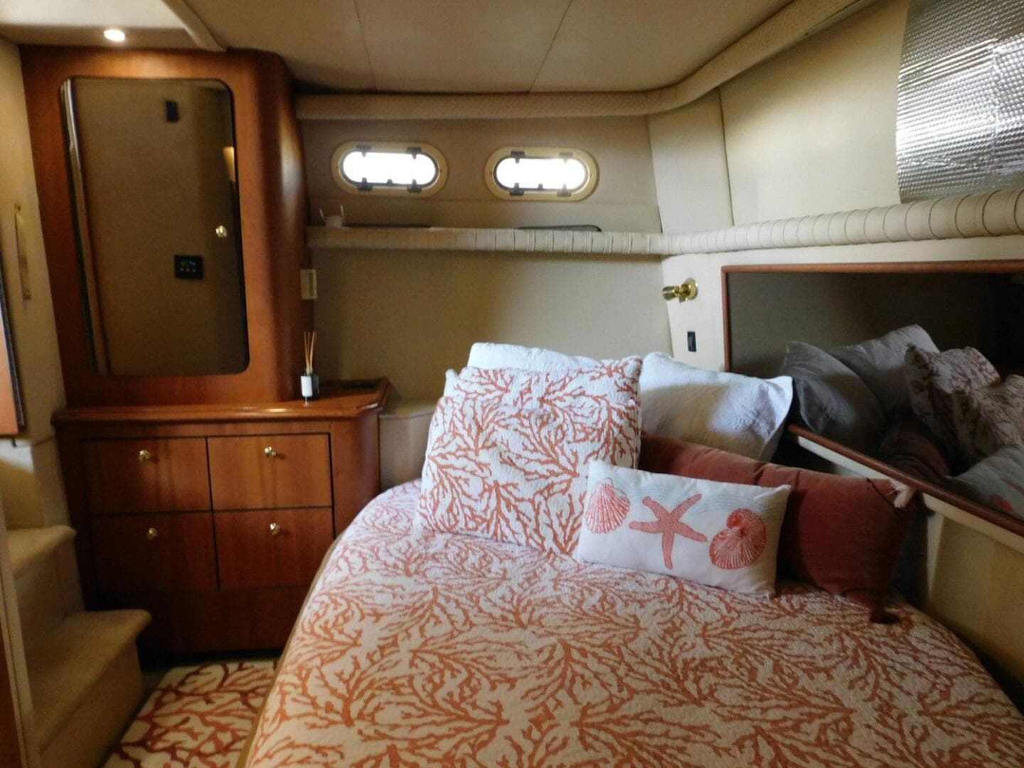 2003 Cruisers Yachts 3750 Motoryacht