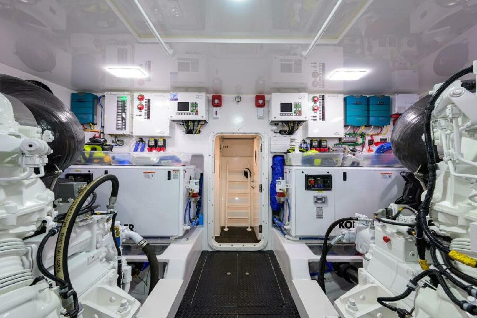 Viking 80 - KEMOSABE - Engine Room