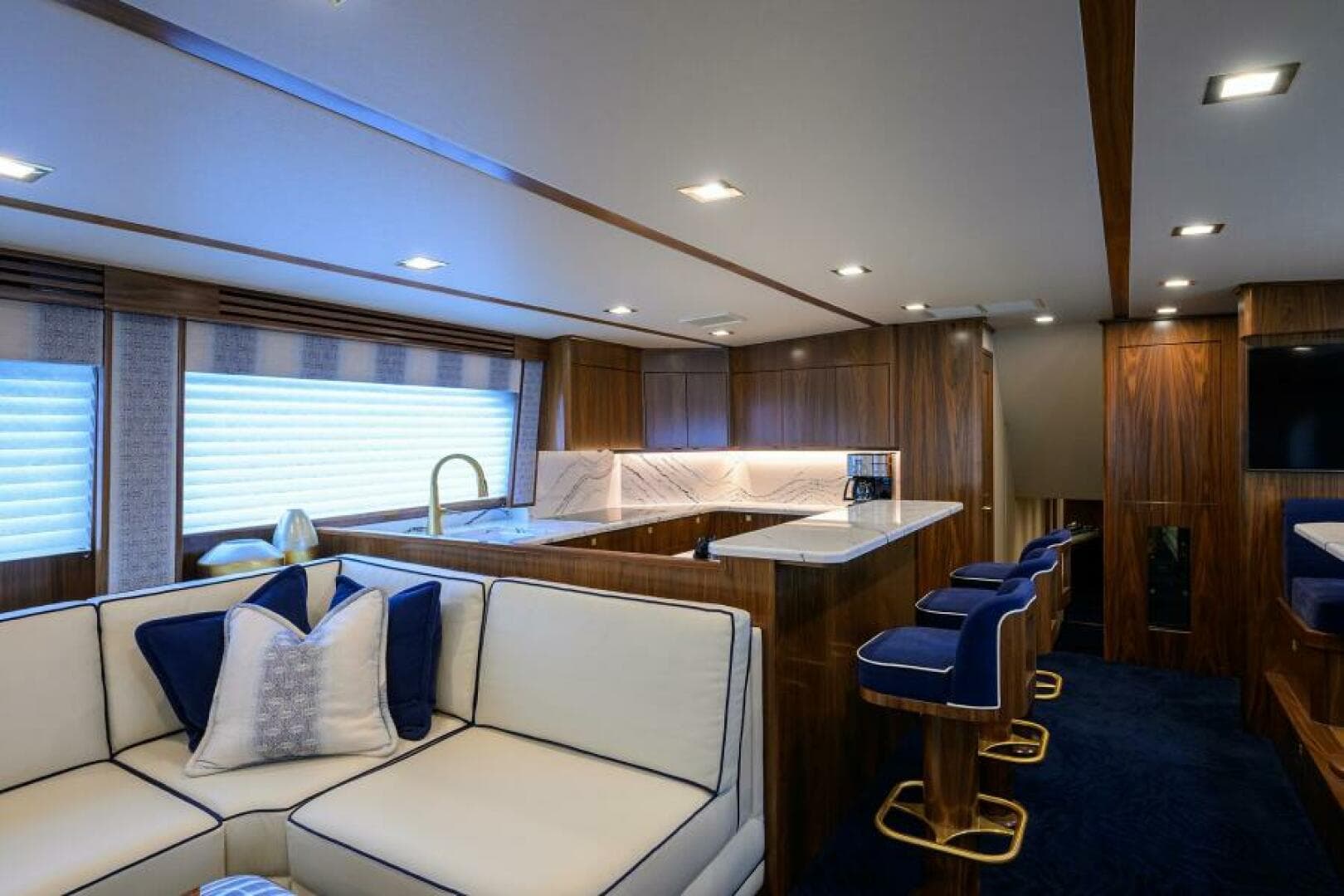 Viking 80 - KEMOSABE - Galley