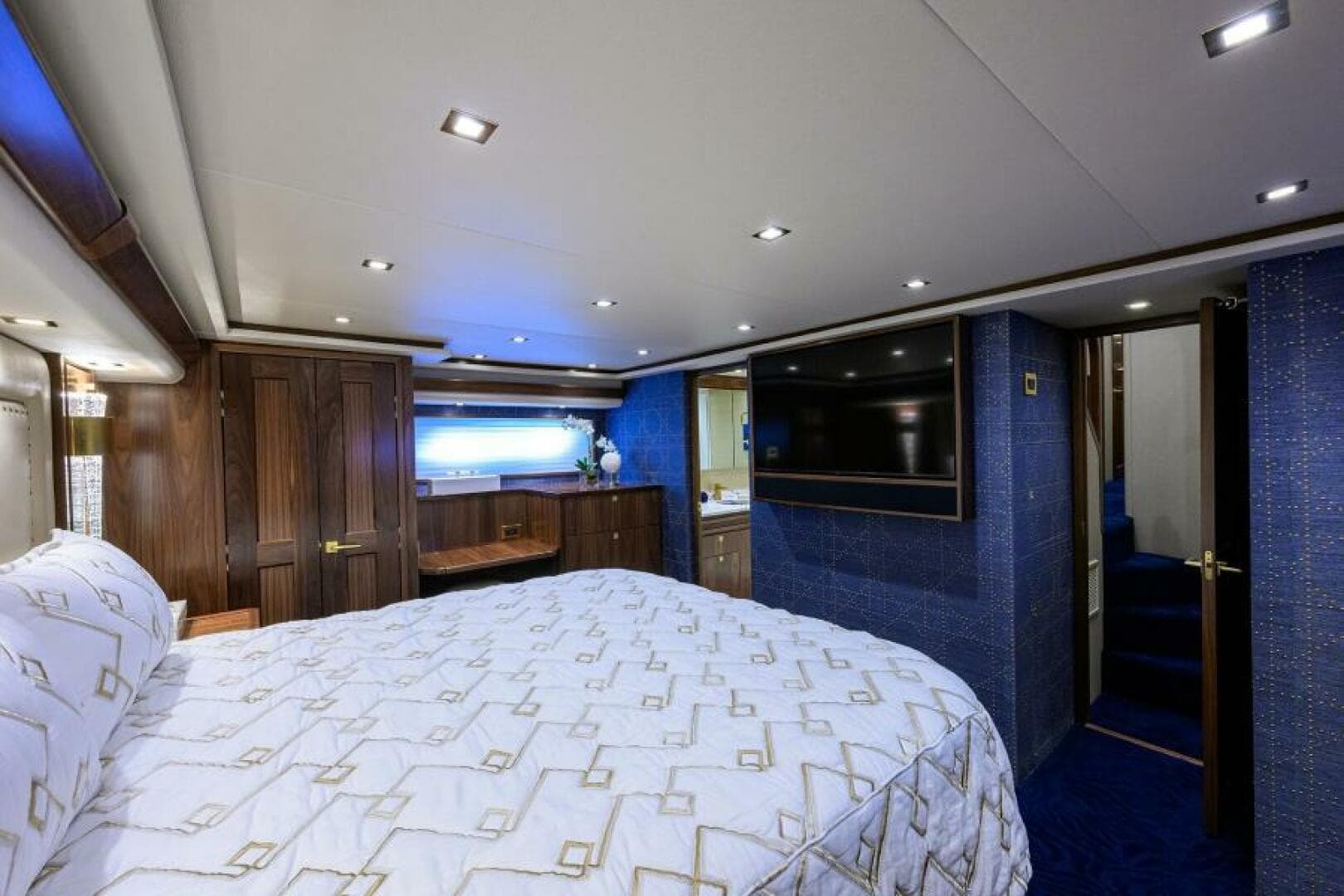 Viking 80 - KEMOSABE - Master Stateroom
