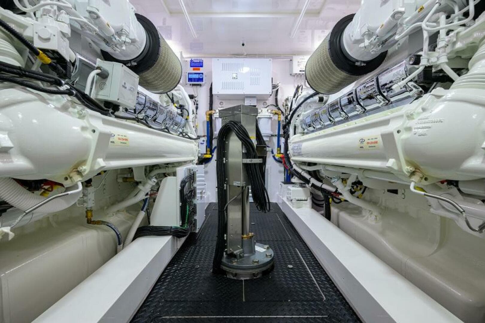 Viking 80 - KEMOSABE - Engine Room