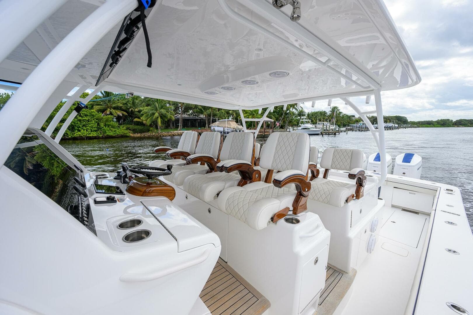 Valhalla 55 - LITTLE KEMOSABE - Helm Seating