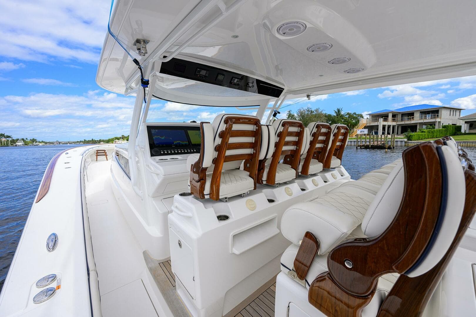 Valhalla 55 - LITTLE KEMOSABE - Port View of Helm Seating