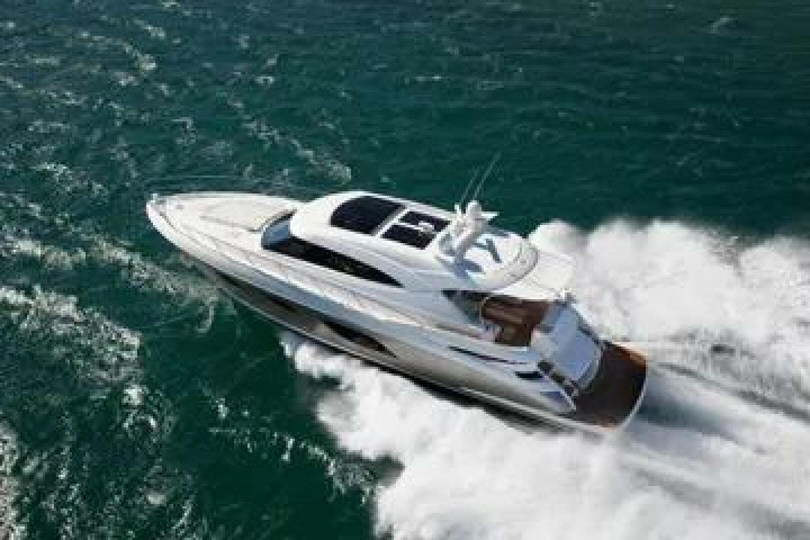 2015 Riviera 6000 Sport Yacht