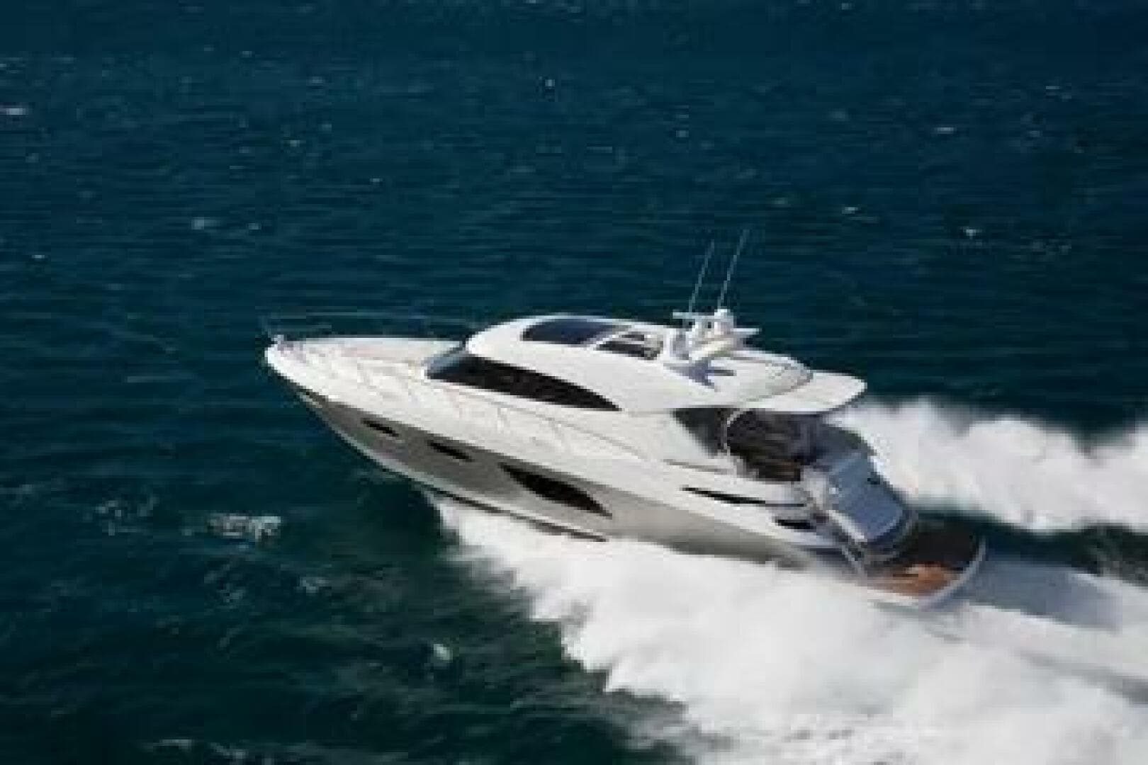 2015 Riviera 6000 Sport Yacht