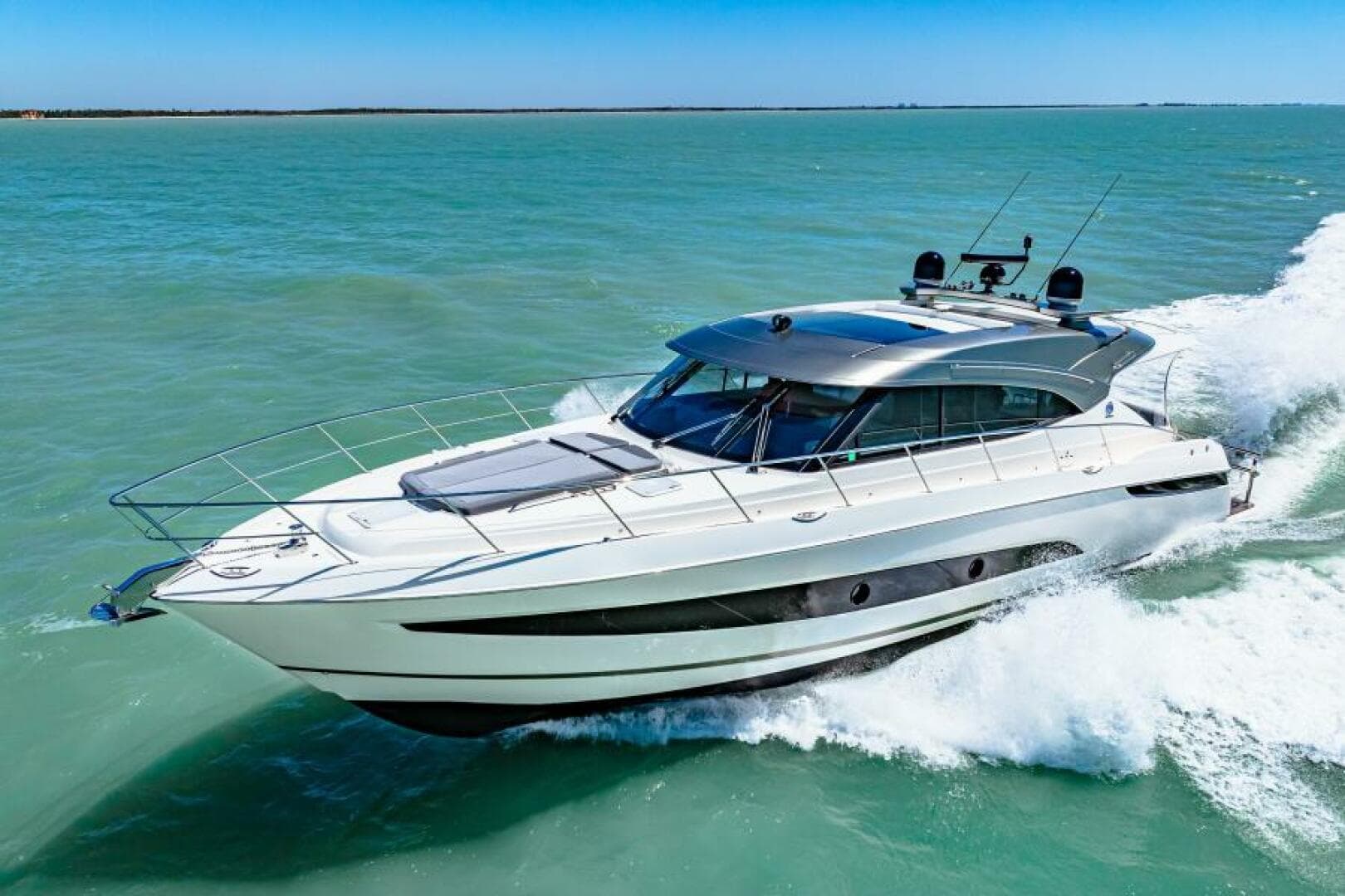 2022 Riviera 5400 Sport Yacht Platinum Edition