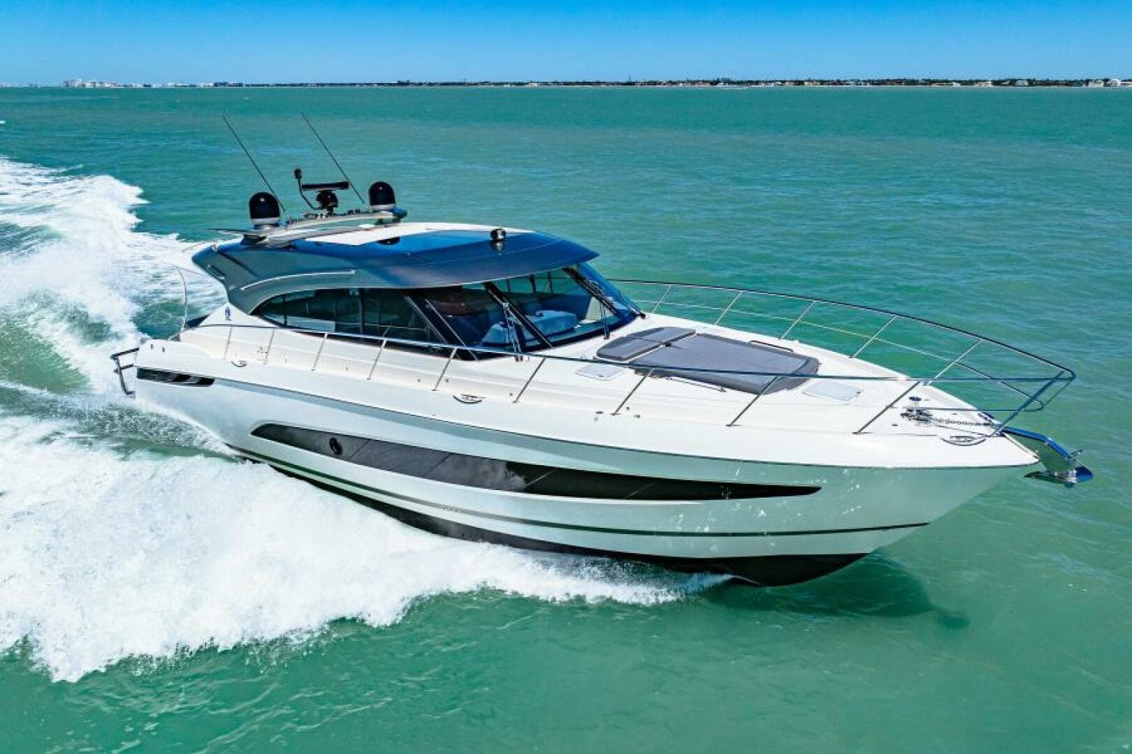 2022 Riviera 5400 Sport Yacht Platinum Edition