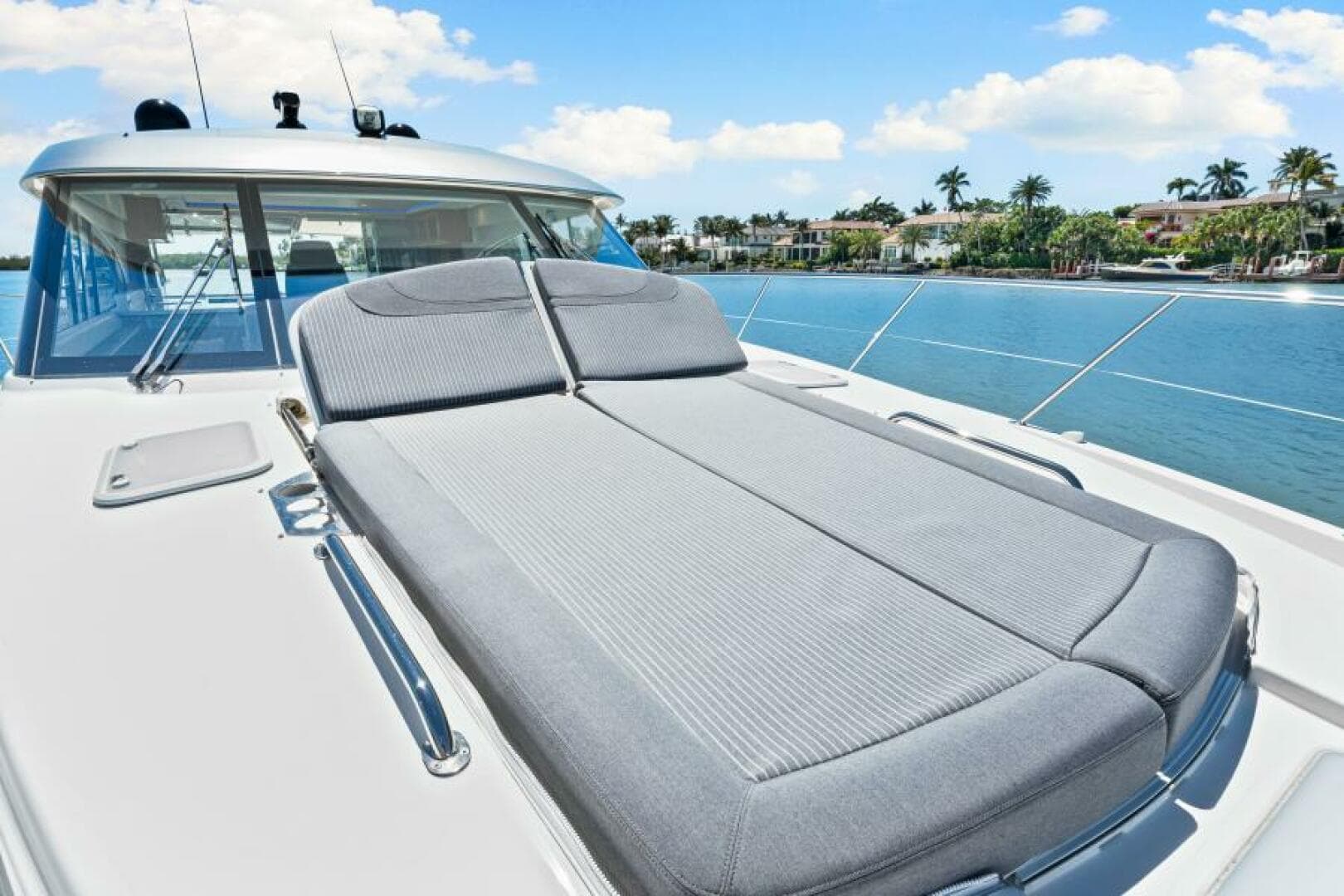 2022 Riviera 5400 Sport Yacht Platinum Edition