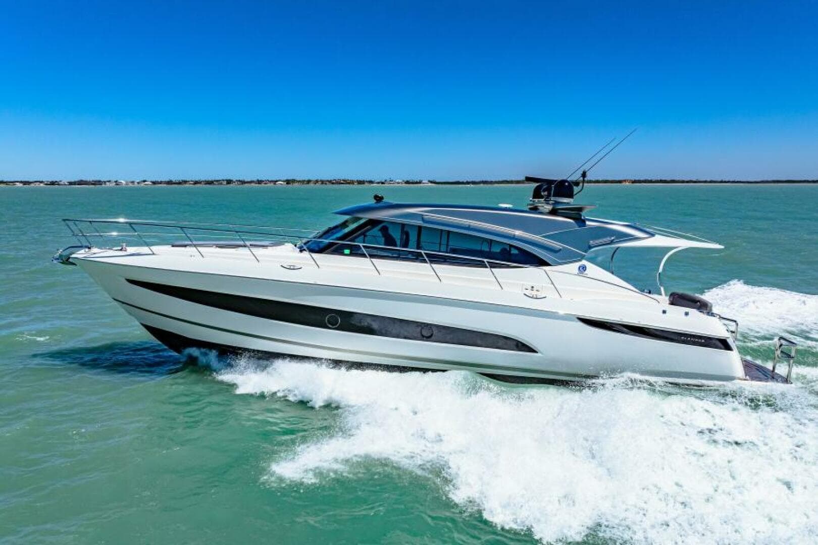 2022 Riviera 5400 Sport Yacht Platinum Edition