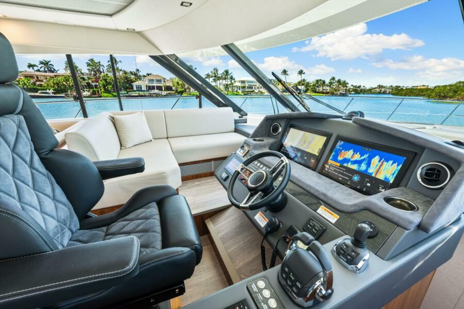 2022 Riviera 5400 Sport Yacht Platinum Edition