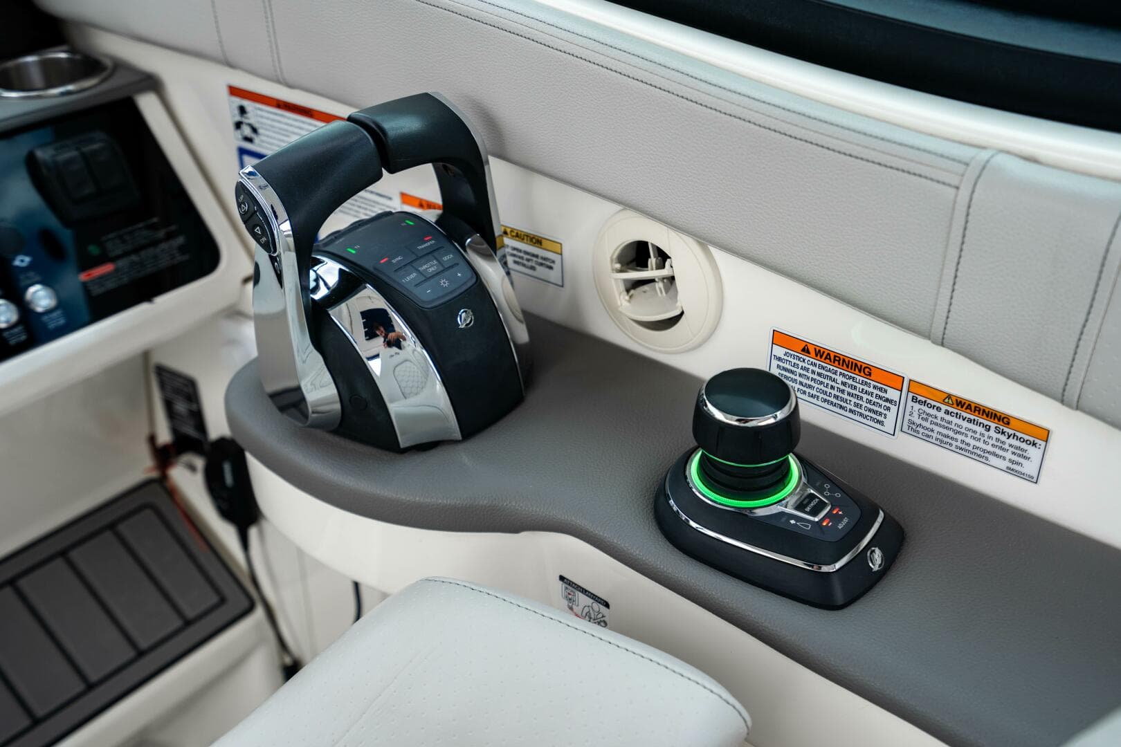 2021 Sea Ray Sundancer 32 Outboard