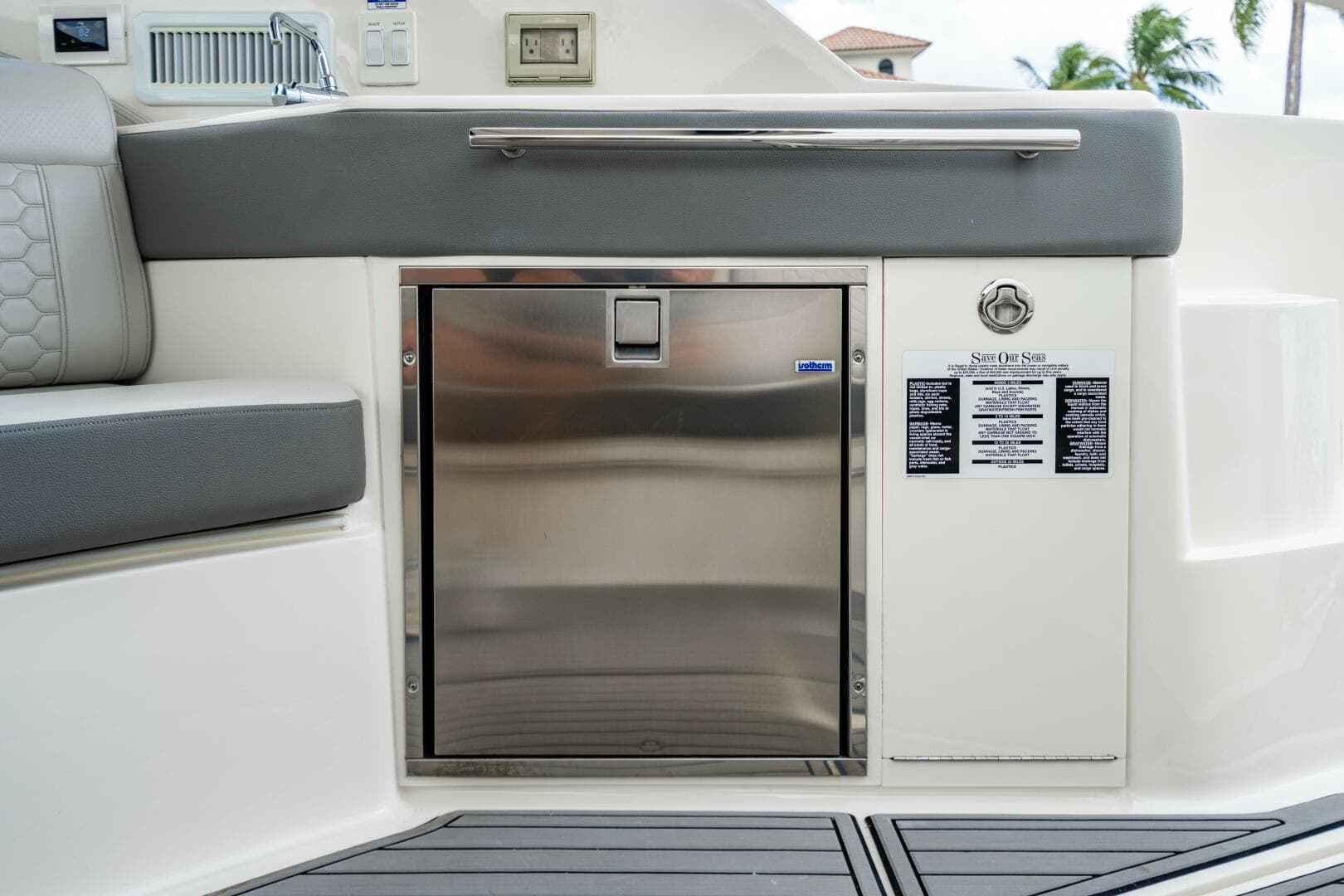 2021 Sea Ray Sundancer 32 Outboard