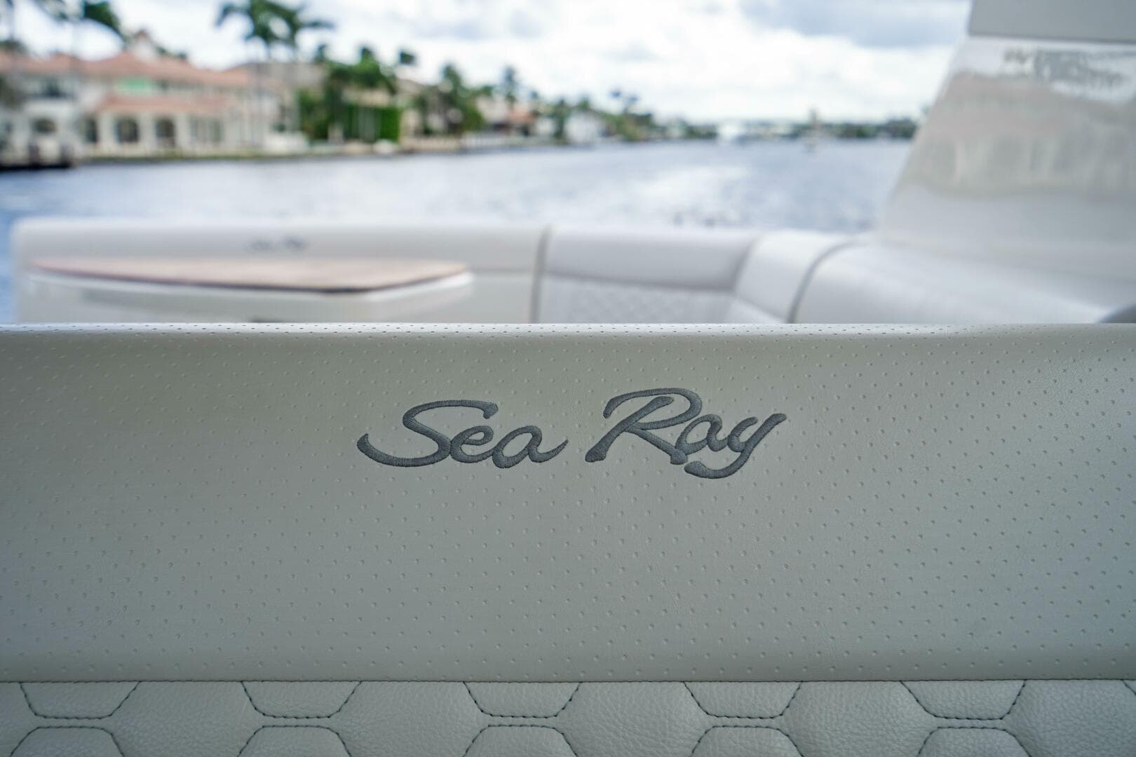 2021 Sea Ray Sundancer 32 Outboard
