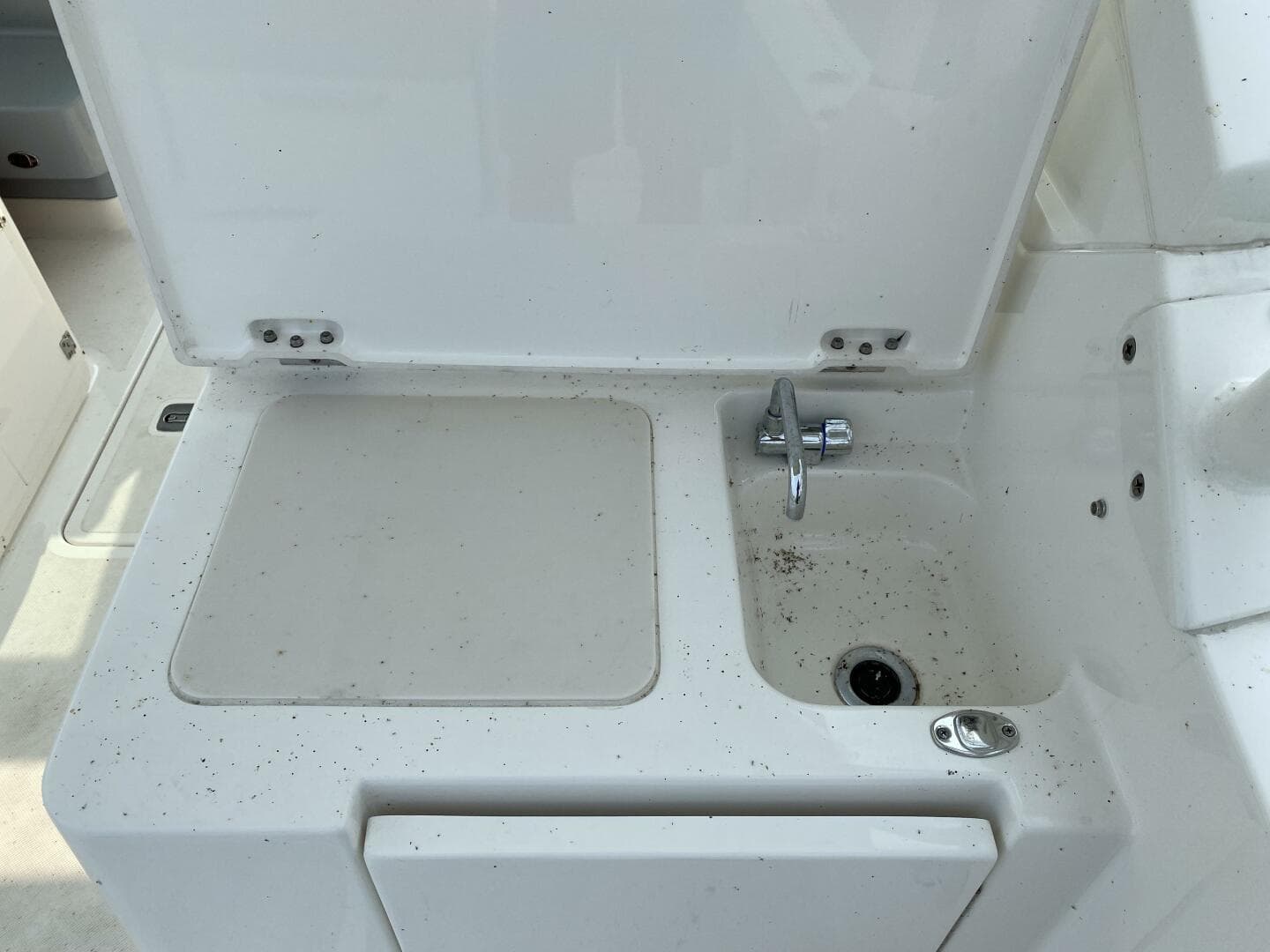 2021 Pursuit 266 Dual Console