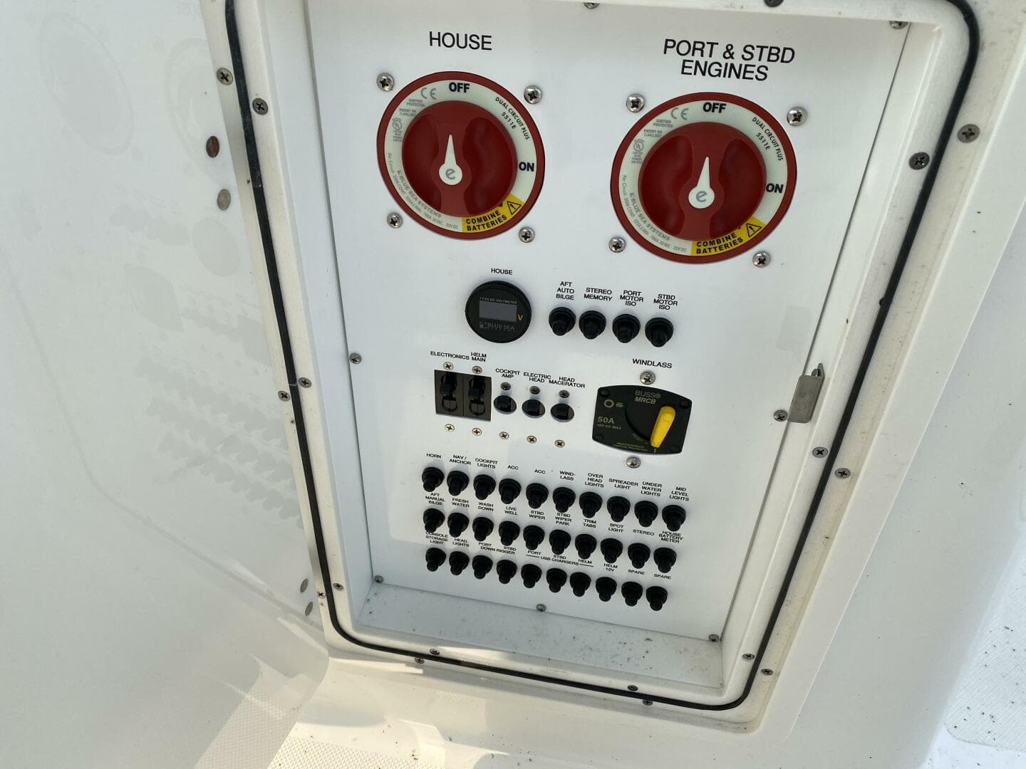 2021 Pursuit 266 Dual Console