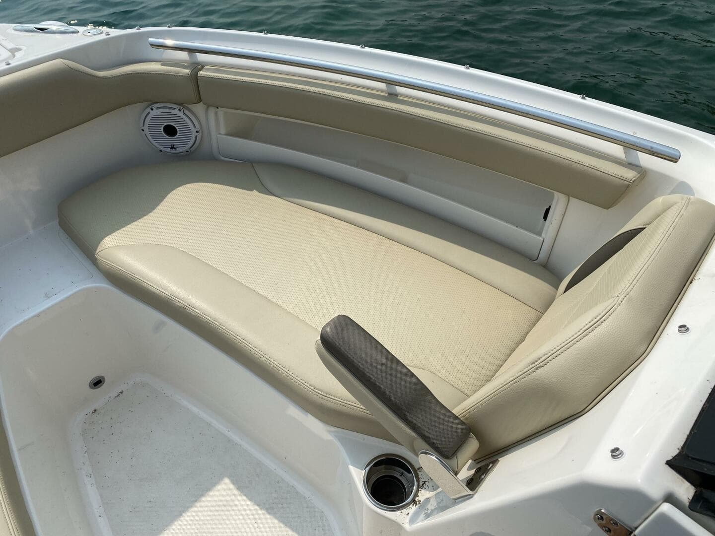 2021 Pursuit 266 Dual Console
