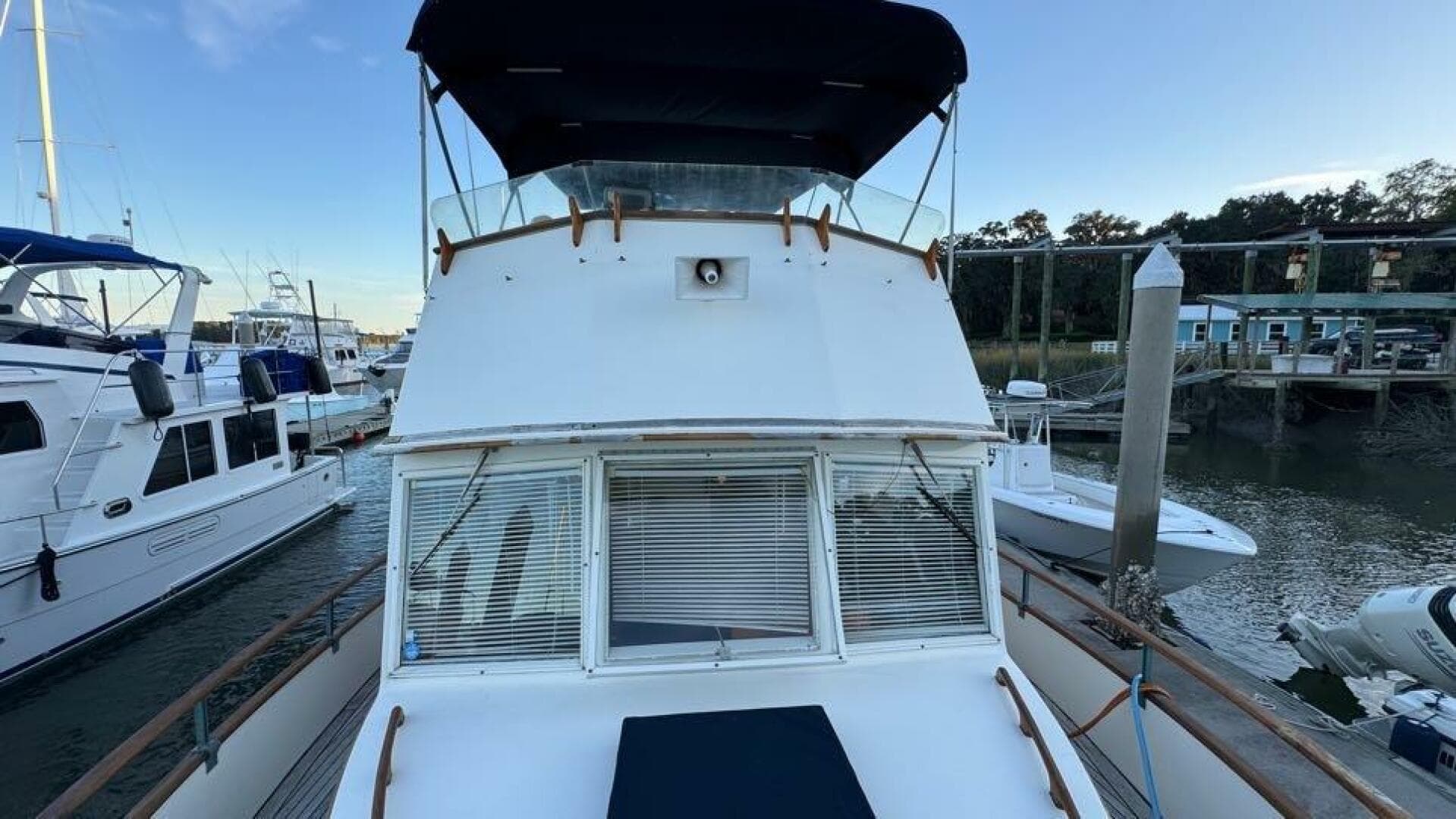 Exterior Bow_Windshield