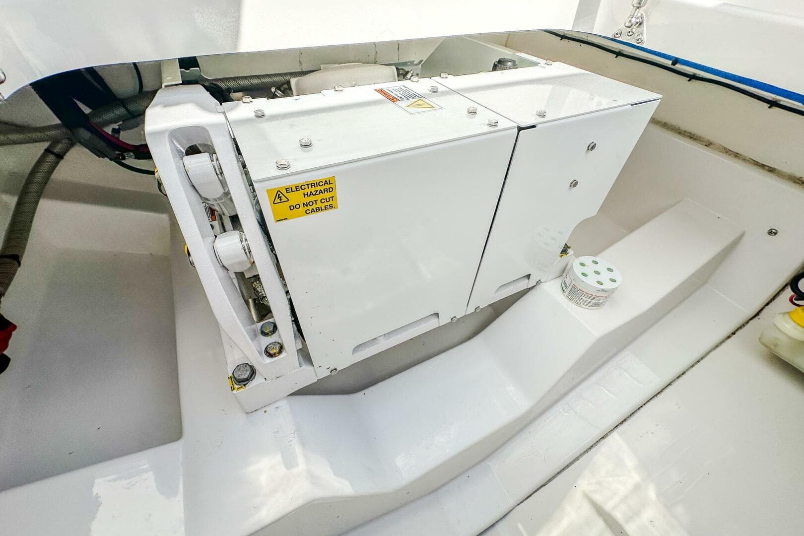 2023 Everglades 335 CC