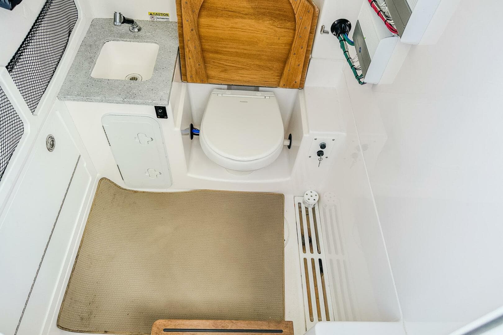 2023 Everglades 335 CC