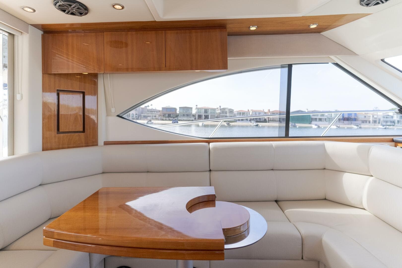 2012 Riviera 44 Sport Yacht