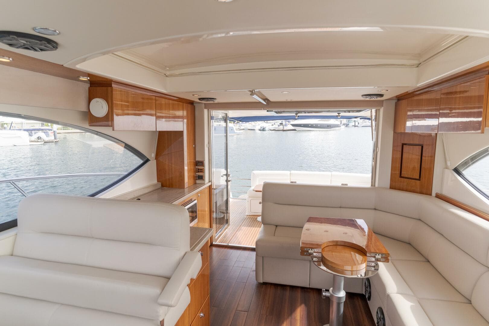 2012 Riviera 44 Sport Yacht