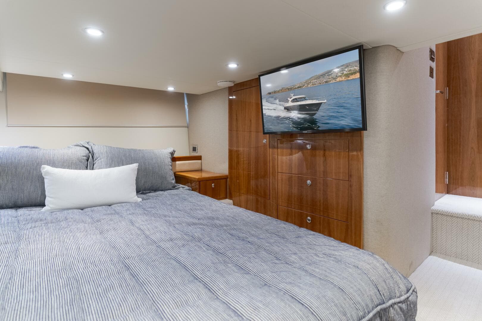 2012 Riviera 44 Sport Yacht