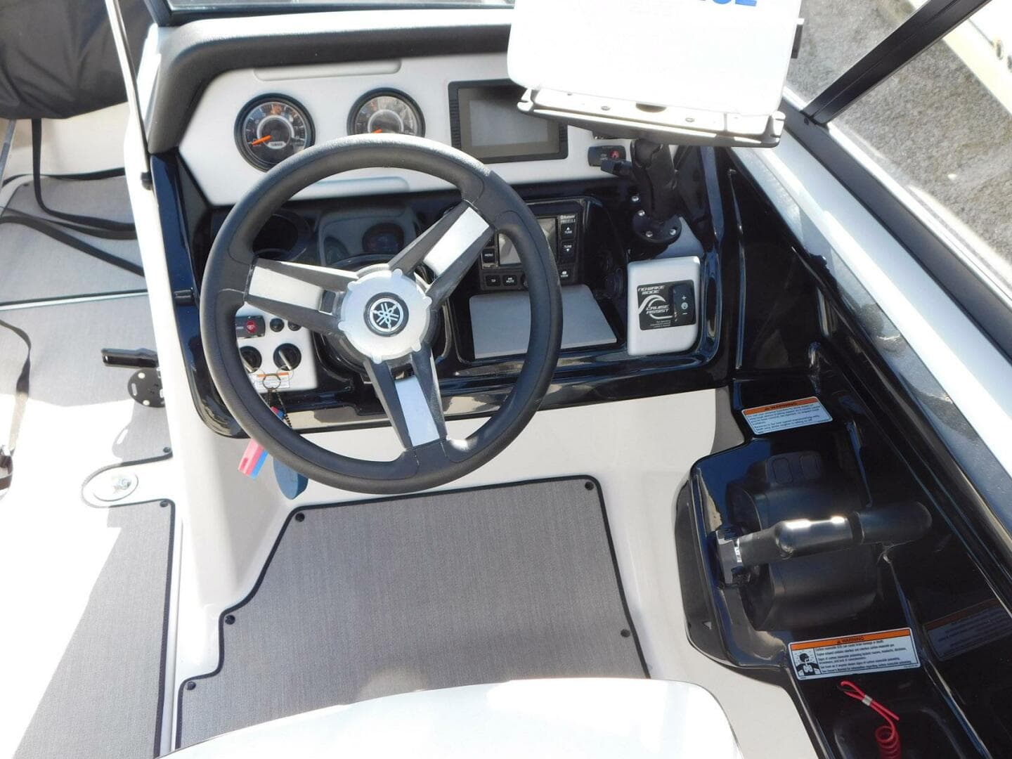 2021 Yamaha Boats AR210