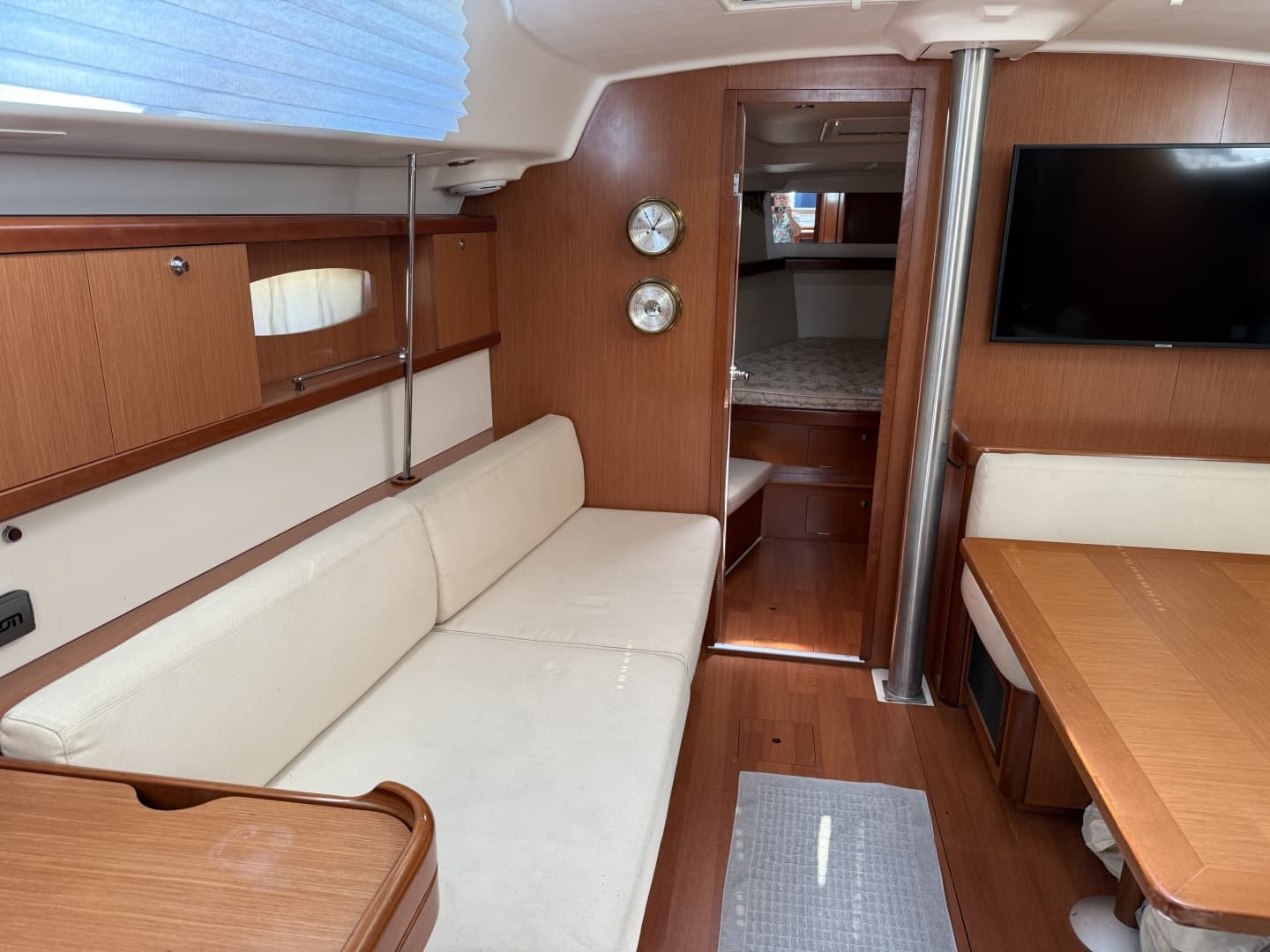 Beneteau 43