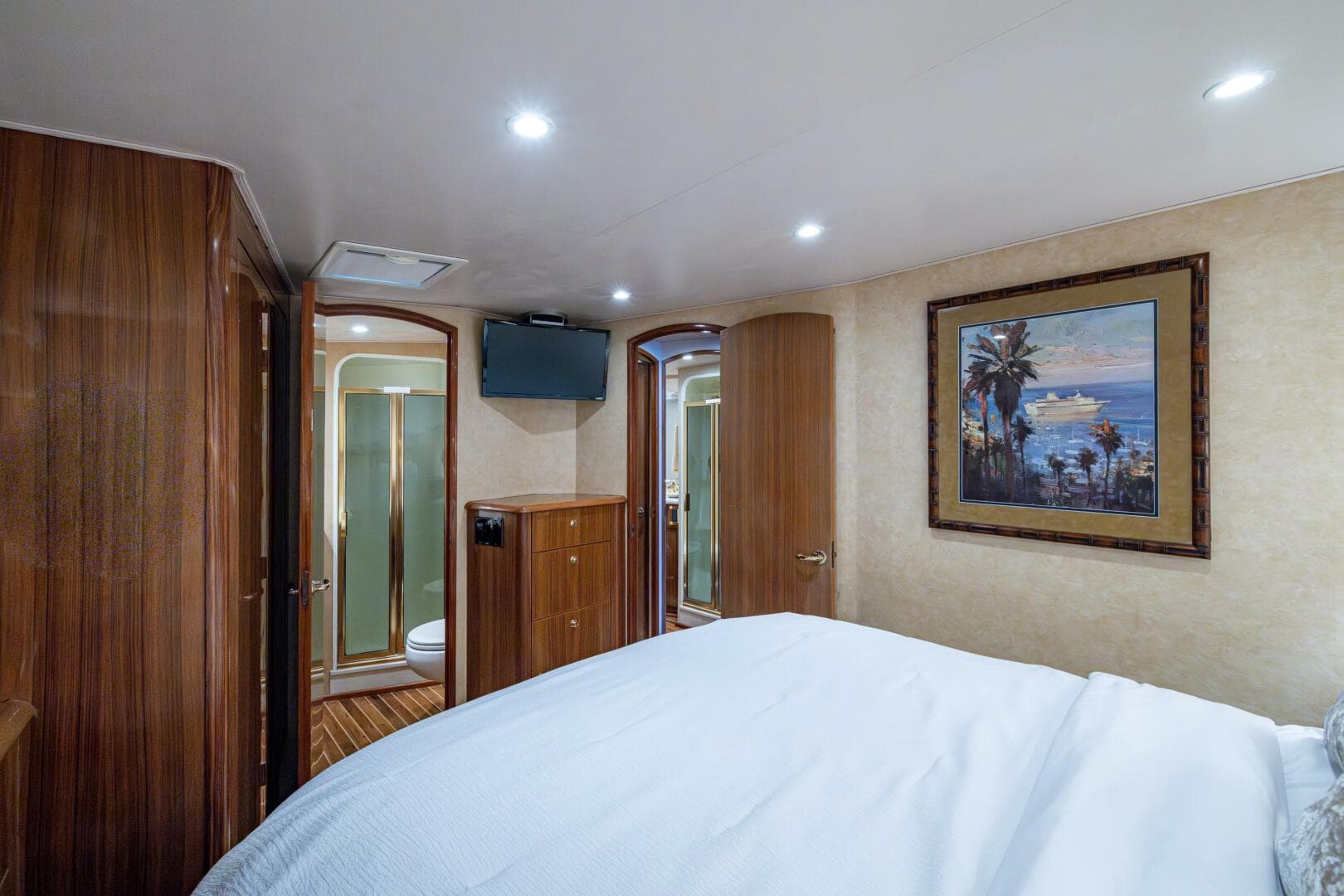 Viking 52 QUALIFIER - Master Stateroom