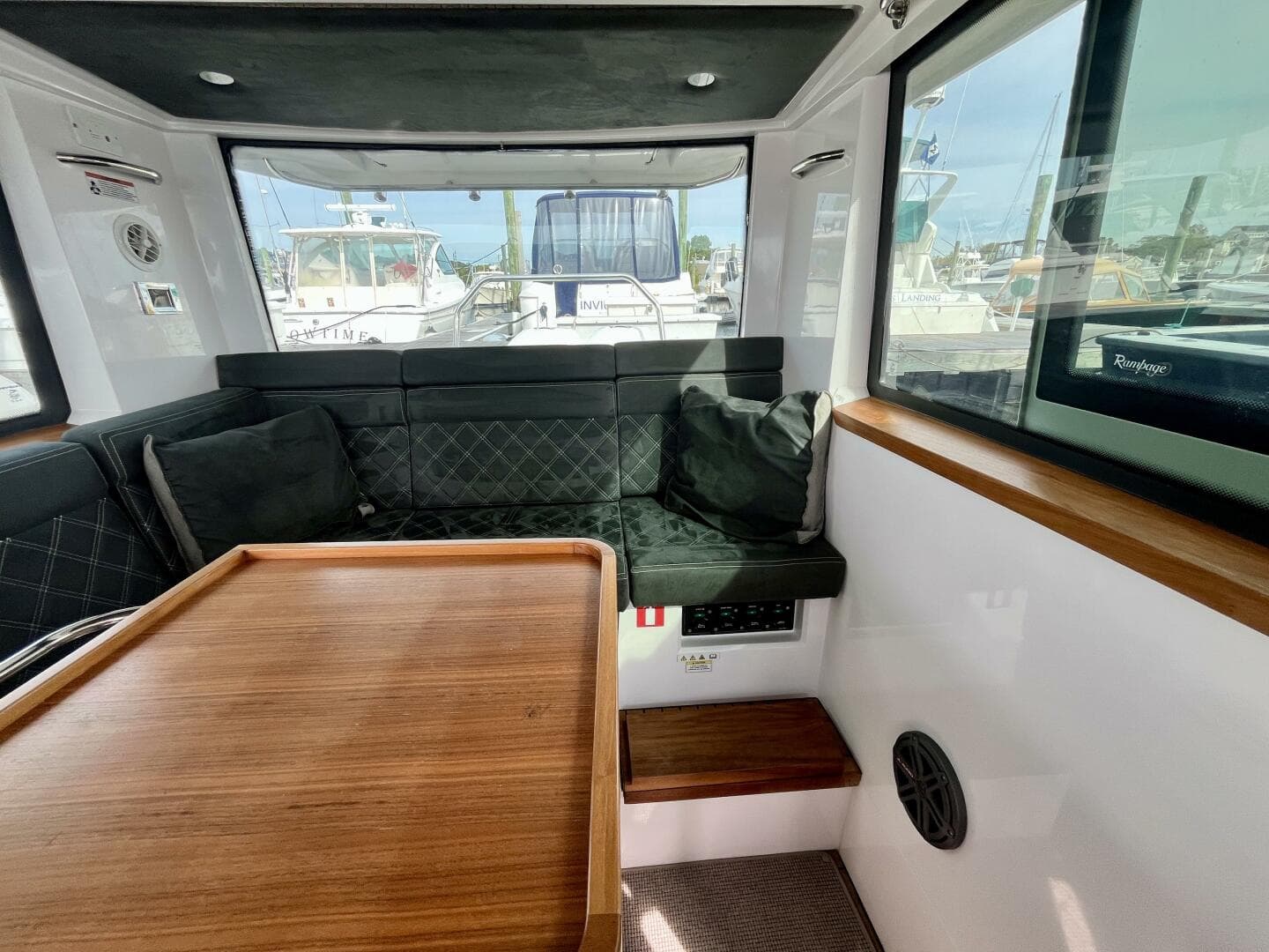 2018 Axopar 37 Sport Cabin R