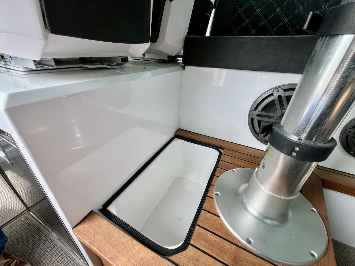 2018 Axopar 37 Sport Cabin R
