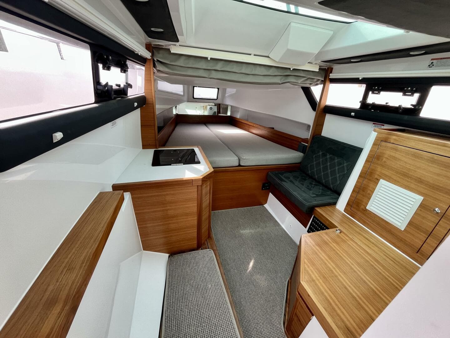 2018 Axopar 37 Sport Cabin R