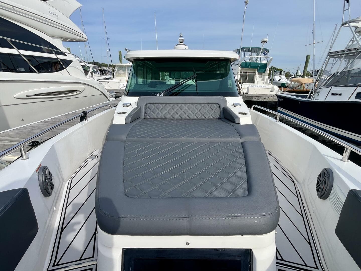 2018 Axopar 37 Sport Cabin R