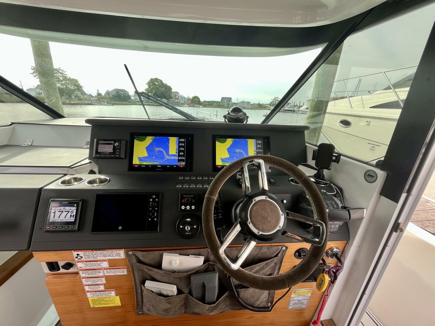 2018 Axopar 37 Sport Cabin R