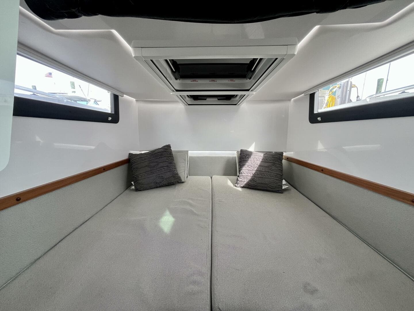 2018 Axopar 37 Sport Cabin R