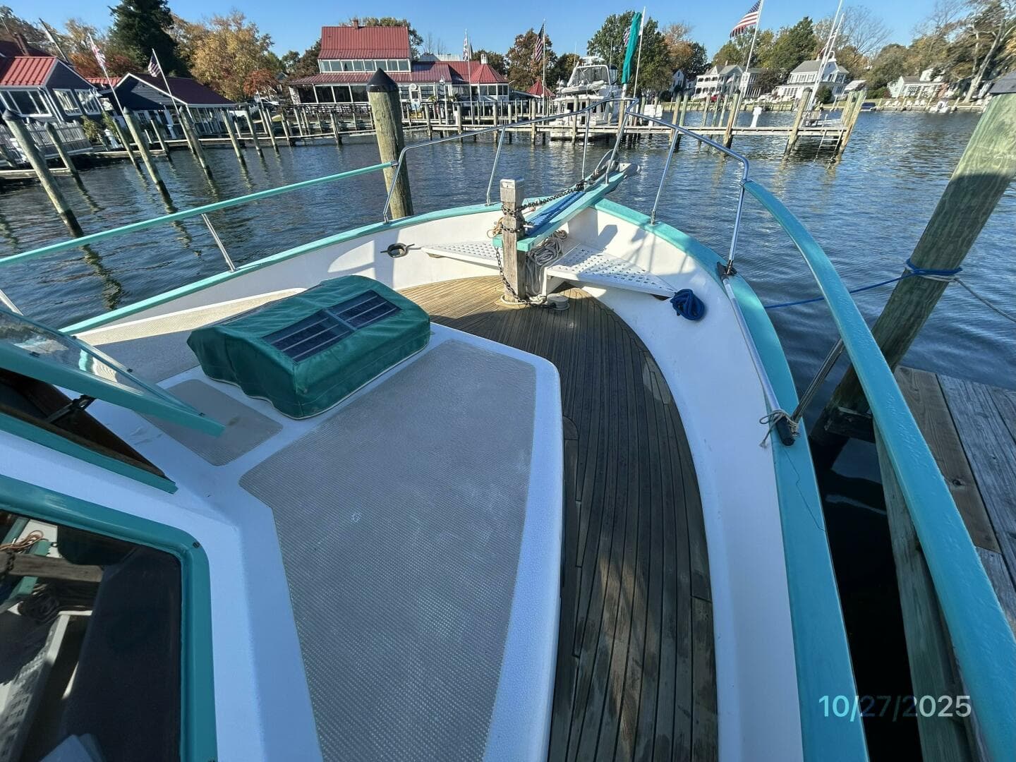 38' Marine Trader foredeck2