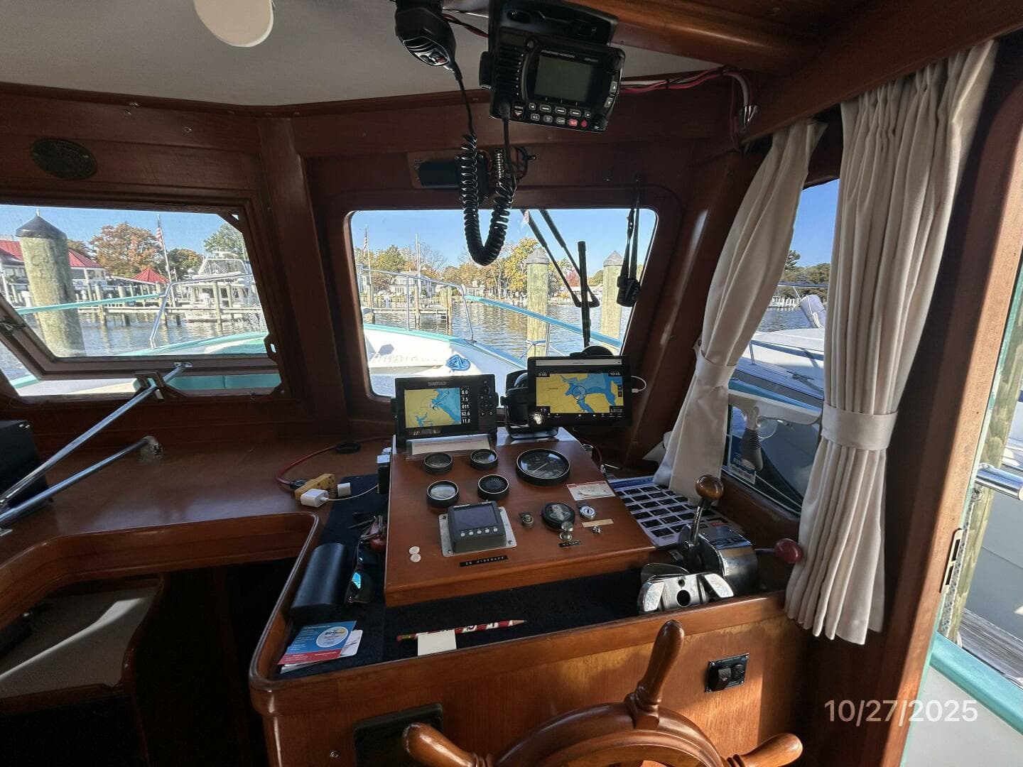 38' Marine Trader lower helm2