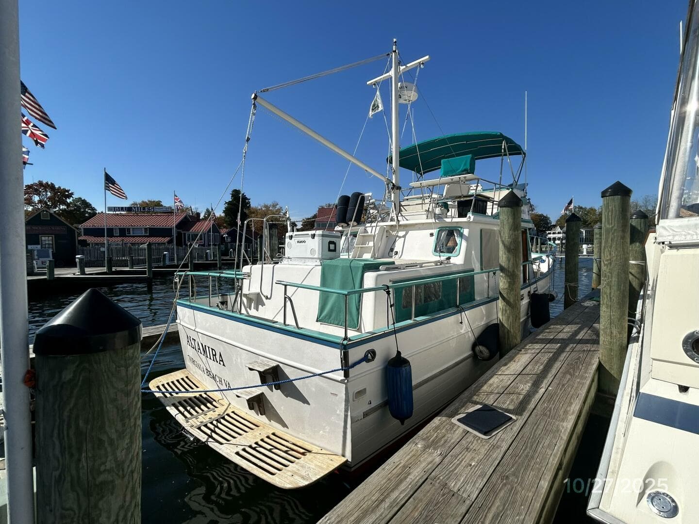 38' Marine Trader starboard aft profile