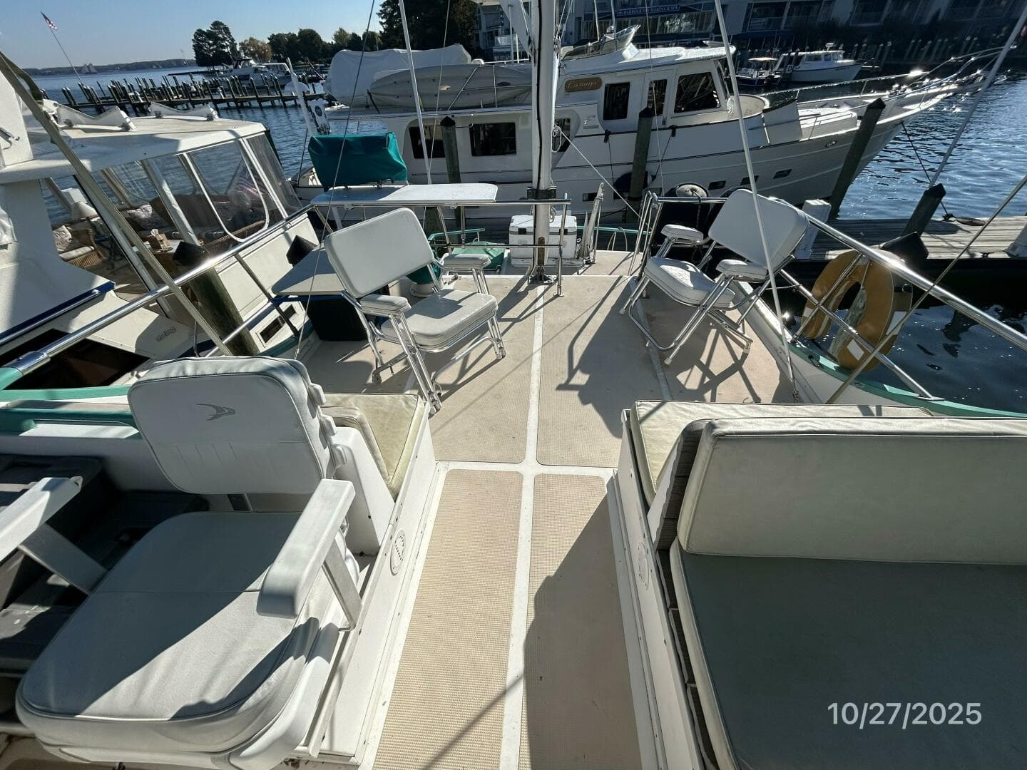 38' Marine Trader flybridge aft