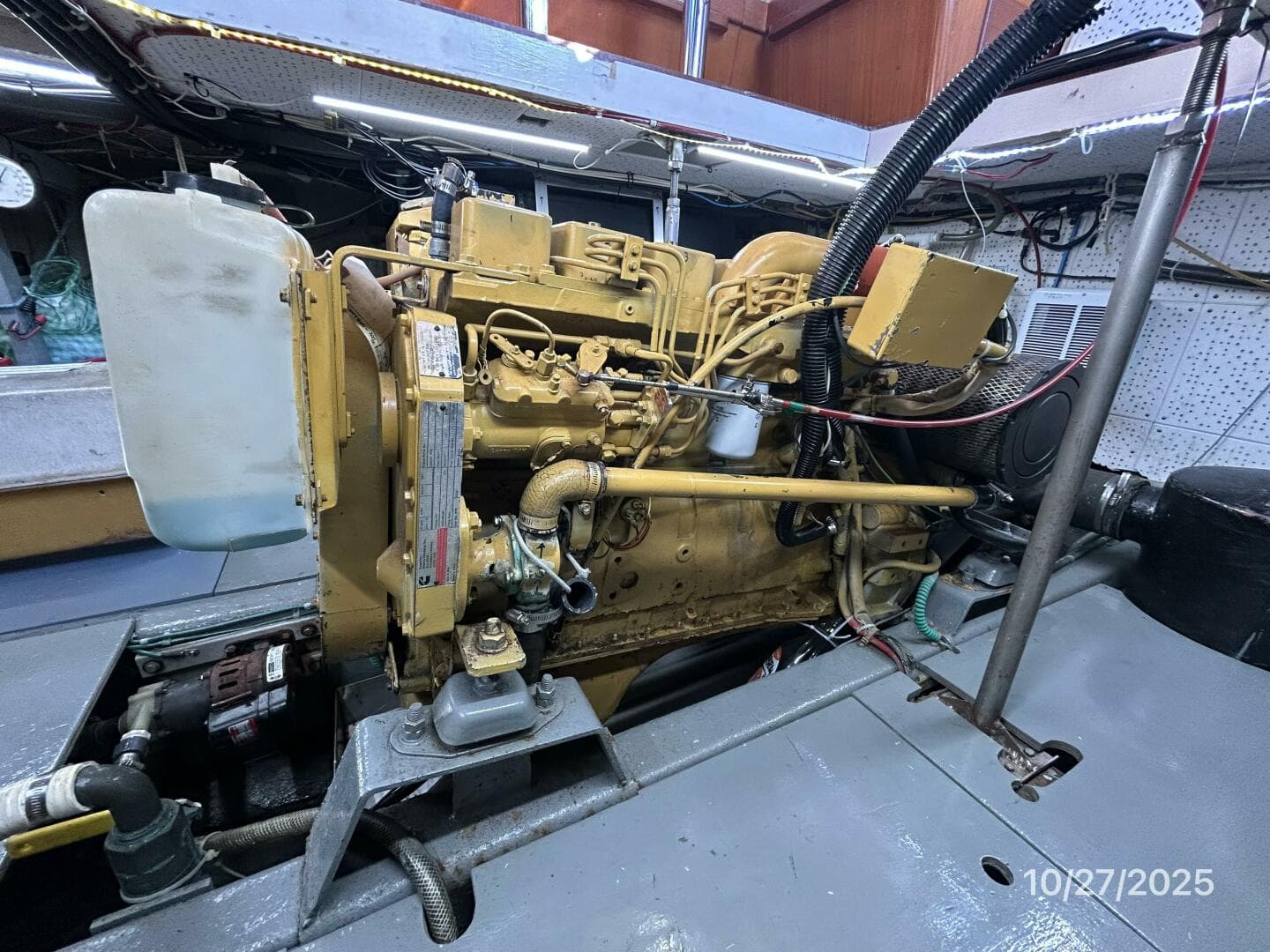 38' Marine Trader main engine2