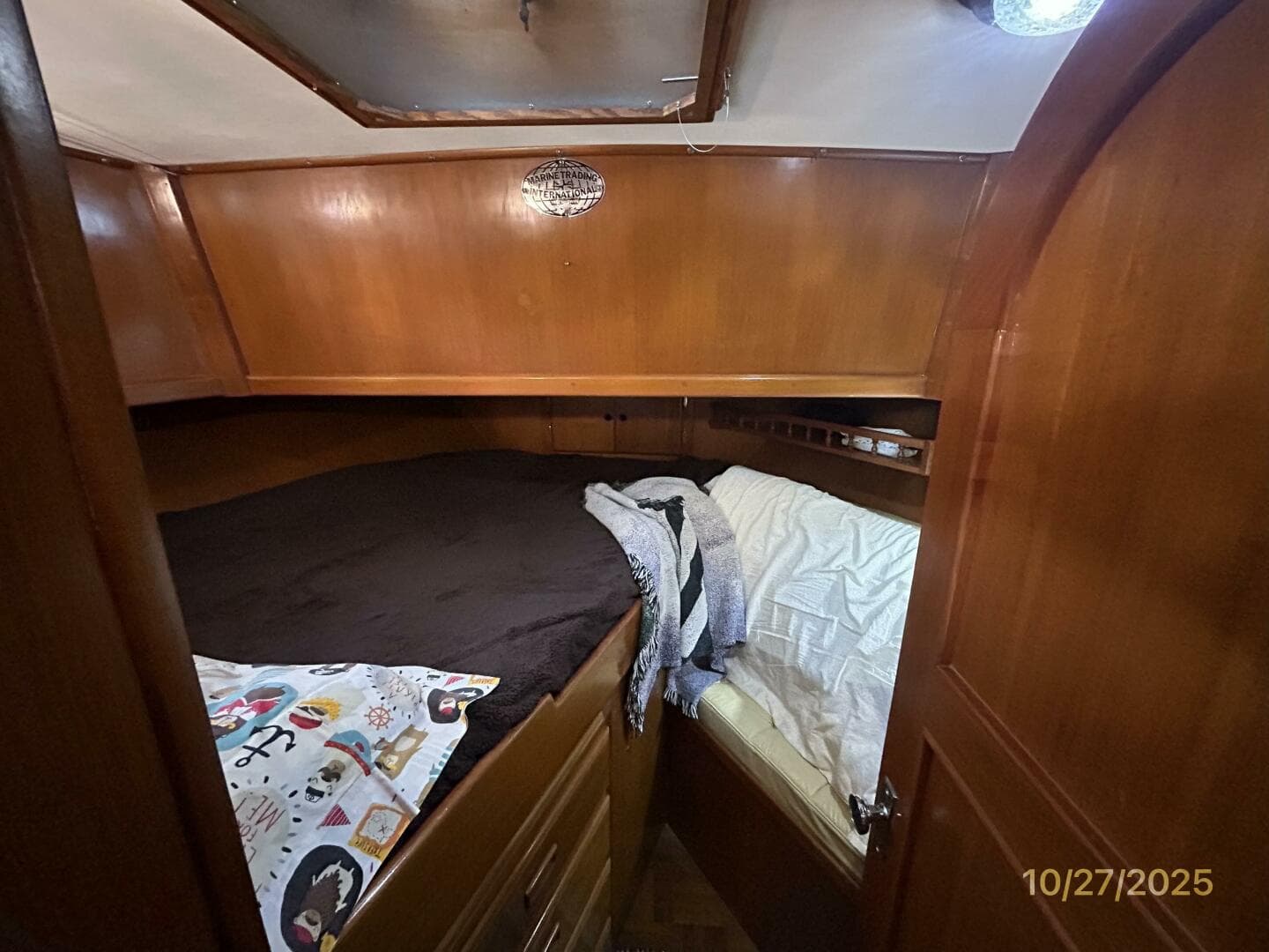 38' Marine Trader guest stateroom